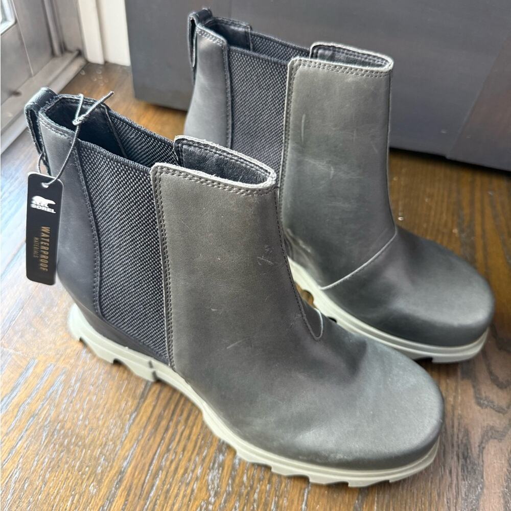 NWT Sorel Women's Joan of Arctic Wedge III Chelsea Bootie Dark Moss Sage Size 11